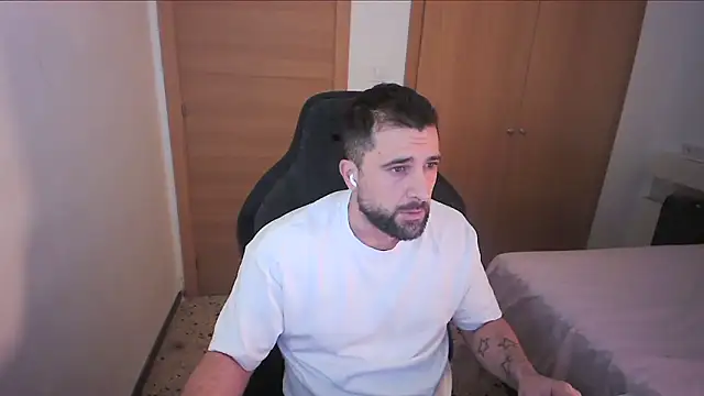 Snapshot of alex877x chatting on December 14, 2025, 12:54 pm alex877x online show from December 14, 2025, 12:54 pm