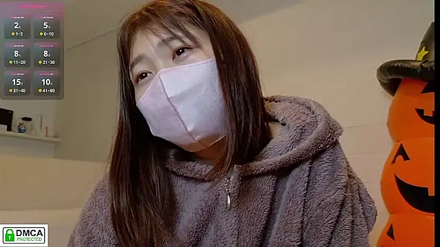 SUZU  online show from October 25, 2025, 3:07 pm