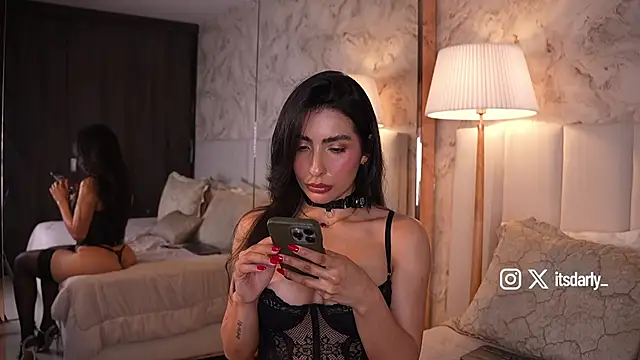 Snapshot of Rosalie_vega chatting on April 21, 2026, 5:50 pm Rosalie vega online show from April 21, 2026, 5:50 pm