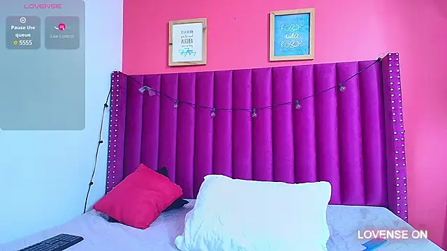 Snapshot of littlee_emilyy_ chatting on December 12, 2024, 3:05 pm littlee emilyy online show from December 12, 2024, 3:05 pm