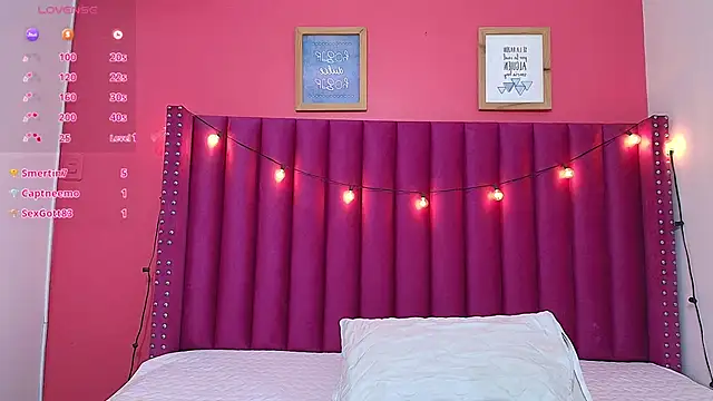 Snapshot of littlee_emilyy_ chatting on January 23, 2025, 3:05 am littlee emilyy online show from January 23, 2025, 3:05 am