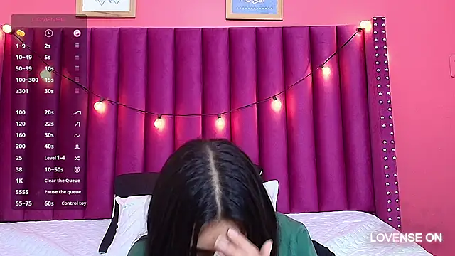 Snapshot of littlee_emilyy_ chatting on January 24, 2025, 8:55 am littlee emilyy online show from January 24, 2025, 8:55 am