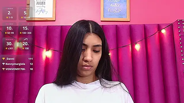 Snapshot of littlee_emilyy_ chatting on February 6, 2025, 3:06 am littlee emilyy online show from February 6, 2025, 3:06 am