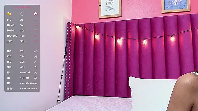 Snapshot of littlee_emilyy_ chatting on February 21, 2025, 6:07 am littlee emilyy online show from February 21, 2025, 6:07 am