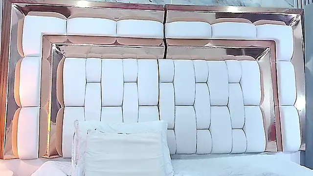 Snapshot of littlee_emilyy_ chatting on February 27, 2025, 9:11 am littlee emilyy online show from February 27, 2025, 9:11 am