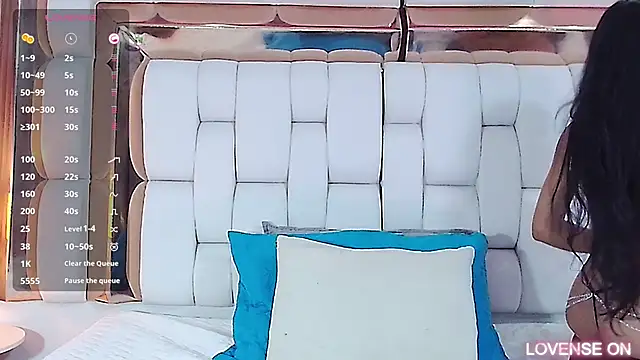 Snapshot of littlee_emilyy_ chatting on March 19, 2025, 9:06 am littlee emilyy online show from March 19, 2025, 9:06 am