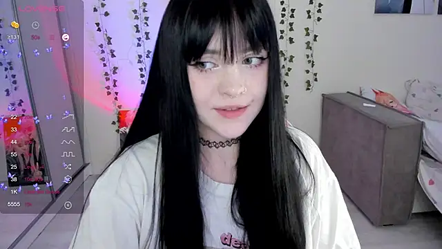 Snapshot of SelenaCute chatting on March 4, 2025, 8:13 am SelenaCute online show from March 4, 2025, 8:13 am