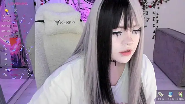 Snapshot of SelenaCute chatting on November 3, 2025, 12:06 pm SelenaCute online show from November 3, 2025, 12:06 pm