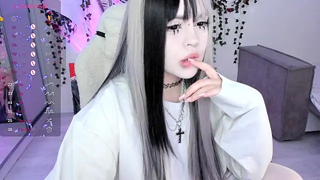 Snapshot of SelenaCute chatting on November 9, 2025, 4:44 am SelenaCute online show from November 9, 2025, 4:44 am