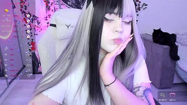 Snapshot of SelenaCute chatting on November 19, 2025, 12:05 pm SelenaCute online show from November 19, 2025, 12:05 pm