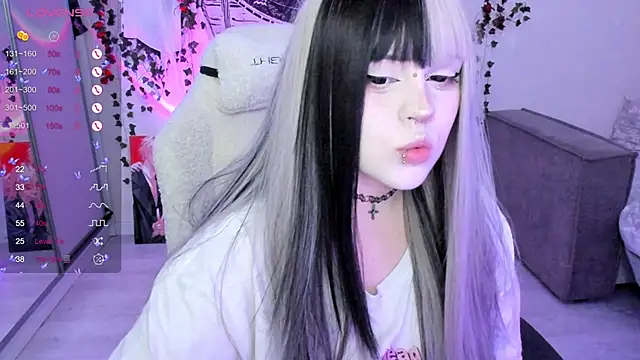 Snapshot of SelenaCute chatting on November 23, 2025, 12:05 pm SelenaCute online show from November 23, 2025, 12:05 pm