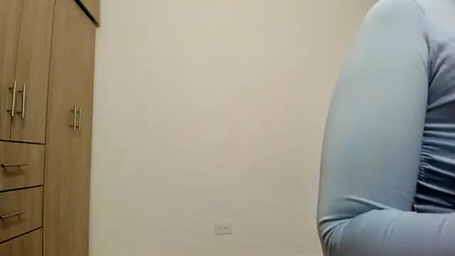 Snapshot of Hana_Zurah chatting on December 3, 2025, 10:41 pm Hana Zurah online show from December 3, 2025, 10:41 pm