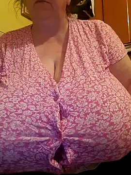 Nataliesbestjuggs online show from October 6, 2025, 7:33 pm