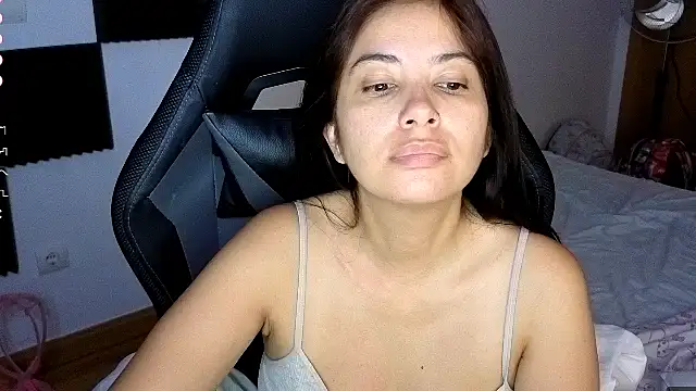 Snapshot of AnnaQueen chatting on July 28, 2026, 2:51 am AnnaQueen online show from July 28, 2026, 2:51 am