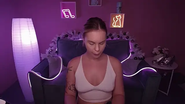 Snapshot of RikaRaily chatting on December 20, 2024, 8:38 am RikaRaily online show from December 20, 2024, 8:38 am