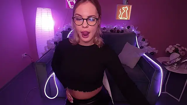 Snapshot of RikaRaily chatting on January 17, 2025, 8:02 am RikaRaily online show from January 17, 2025, 8:02 am