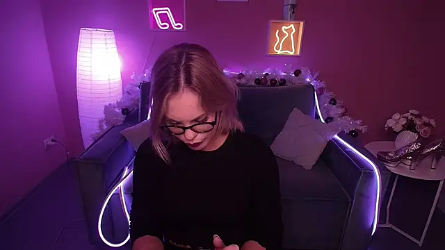 Snapshot of RikaRaily chatting on January 17, 2025, 11:06 am RikaRaily online show from January 17, 2025, 11:06 am