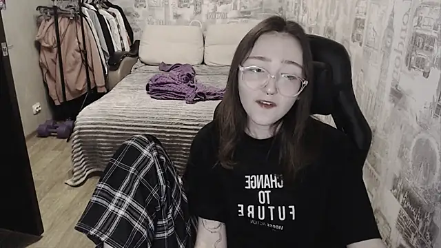 Snapshot of AmeliaKamishiro chatting on December 17, 2024, 2:00 pm AmeliaKamishiro online show from December 17, 2024, 2:00 pm