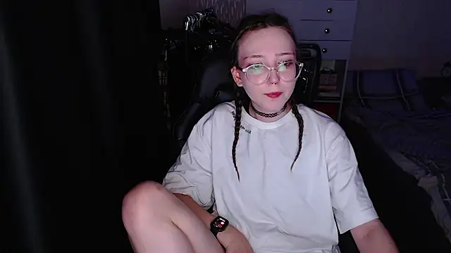 Snapshot of AmeliaKamishiro chatting on November 19, 2025, 3:06 am AmeliaKamishiro online show from November 19, 2025, 3:06 am