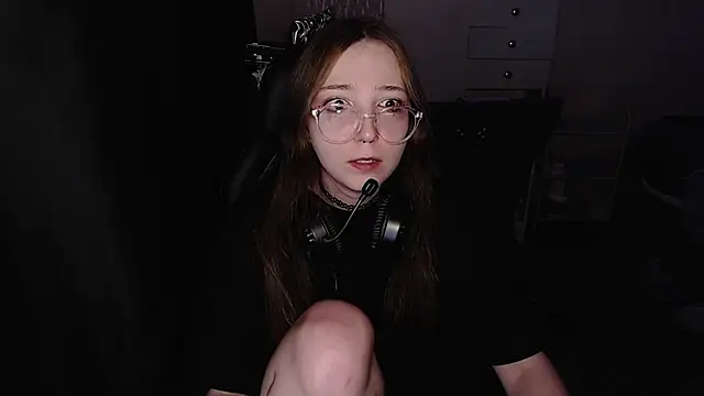 Snapshot of AmeliaKamishiro chatting on December 19, 2025, 2:57 pm AmeliaKamishiro online show from December 19, 2025, 2:57 pm