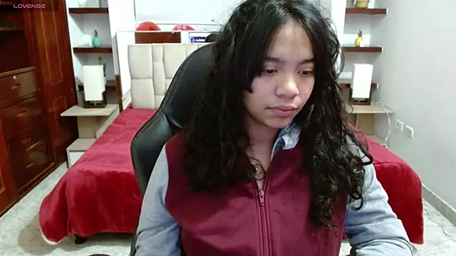 laureentt  online show from March 1, 2025, 3:10 am