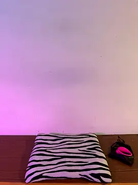 Snapshot of Felicia_smok3 chatting on December 1, 2025, 2:05 am Felicia smok3 online show from December 1, 2025, 2:05 am