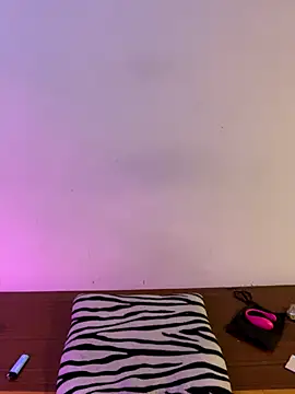 Snapshot of Felicia_smok3 chatting on December 5, 2025, 2:20 am Felicia smok3 online show from December 5, 2025, 2:20 am