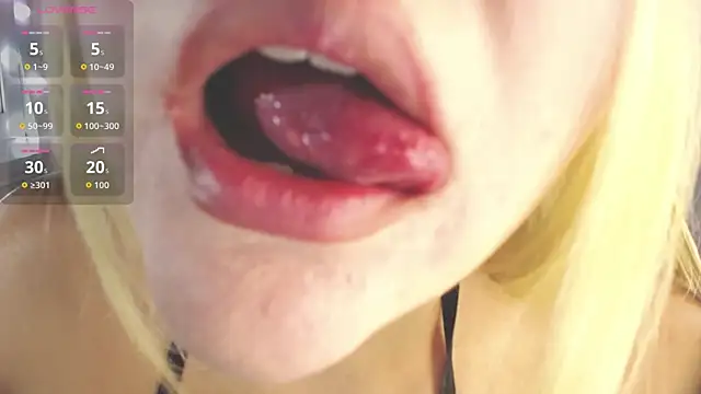 Snapshot of Celeste__sweetx chatting on November 21, 2025, 8:18 pm Celeste sweetx online show from November 21, 2025, 8:18 pm