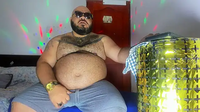 Snapshot of Latino_bigcock chatting on March 3, 2026, 11:54 pm Latino bigcock online show from March 3, 2026, 11:54 pm