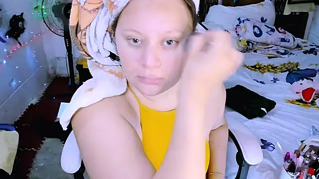 SofiaOlivares online show from September 13, 2025, 11:15 pm