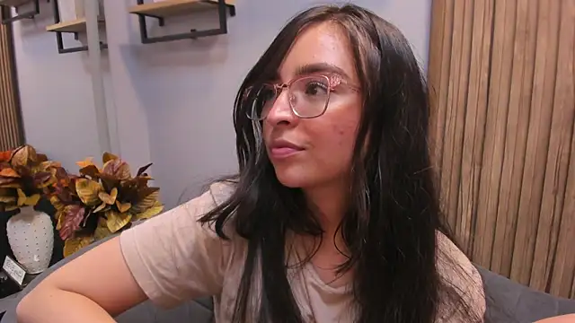 Eva Macalliter online show from December 28, 2024, 2:21 pm