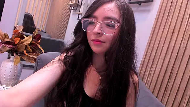 Eva Macalliter online show from October 10, 2025, 2:54 am