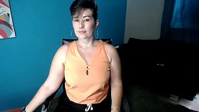 Snapshot of Sunny_rayz_ chatting on July 6, 2026, 2:47 pm Sunny rayz online show from July 6, 2026, 2:47 pm