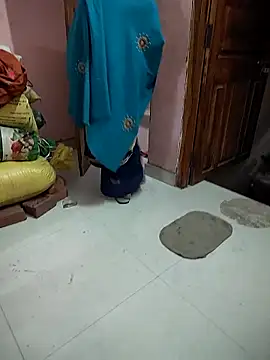 COUPLLE VILLAGE online show from February 4, 2026, 4:13 pm