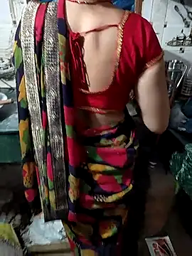 COUPLLE VILLAGE online show from February 9, 2026, 8:07 am