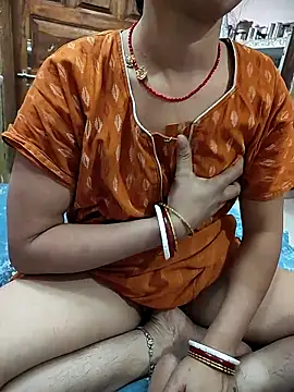 COUPLLE VILLAGE online show from April 13, 2026, 3:23 am