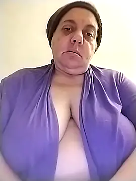 Snapshot of BustyBabyOfficial chatting on October 18, 2025, 11:38 pm BustyBabyOfficial online show from October 18, 2025, 11:38 pm