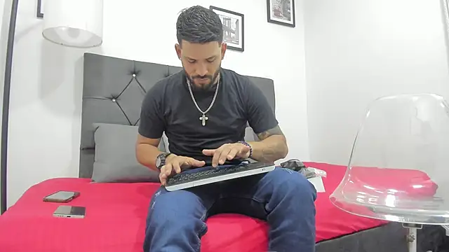 Thiagogomez online show from February 4, 2026, 7:09 pm