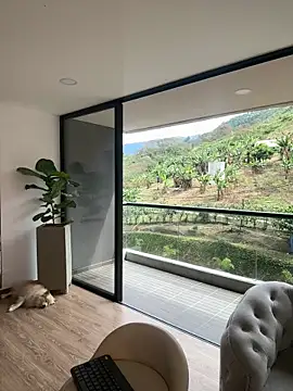 Snapshot of Helenbronwx chatting on January 31, 2025, 7:08 pm Helenbronwx online show from January 31, 2025, 7:08 pm