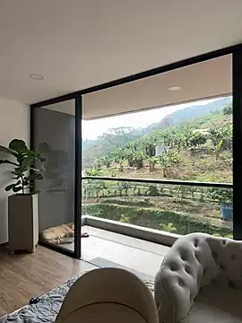 Snapshot of Helenbronwx chatting on February 2, 2025, 3:39 pm Helenbronwx online show from February 2, 2025, 3:39 pm