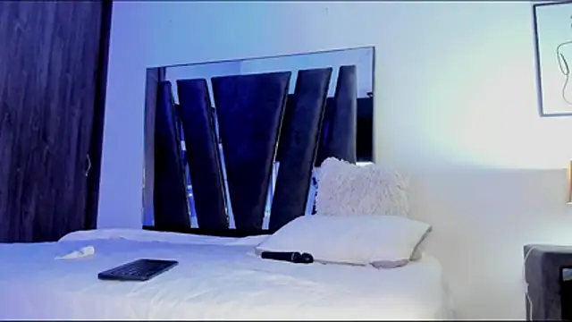 HollyEvanz online show from February 3, 2026, 6:40 am