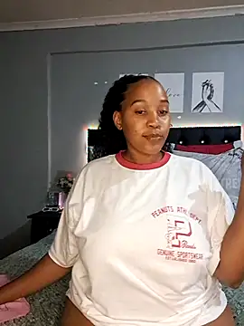 Snapshot of Toya_P chatting on February 15, 2025, 8:33 pm Toya P online show from February 15, 2025, 8:33 pm