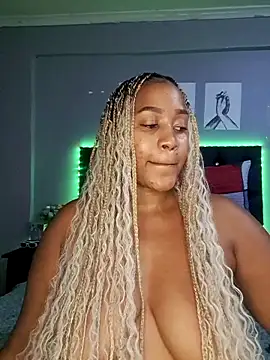 Snapshot of Toya_P chatting on March 4, 2025, 12:39 am Toya P online show from March 4, 2025, 12:39 am