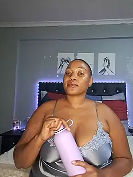 Snapshot of Toya_P chatting on September 8, 2025, 8:19 pm Toya P online show from September 8, 2025, 8:19 pm