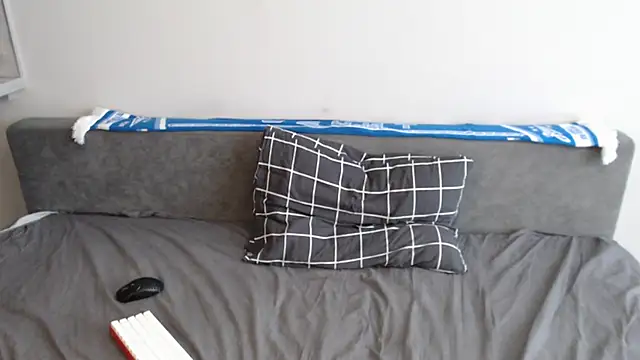 Snapshot of Student_Oliver chatting on June 3, 2026, 2:33 pm Student Oliver online show from June 3, 2026, 2:33 pm