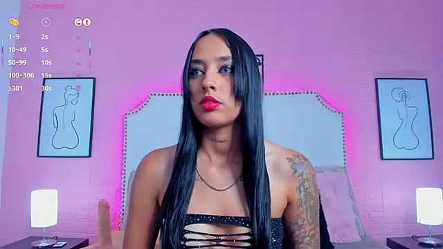 charlotte kisss online show from December 1, 2025, 7:19 pm