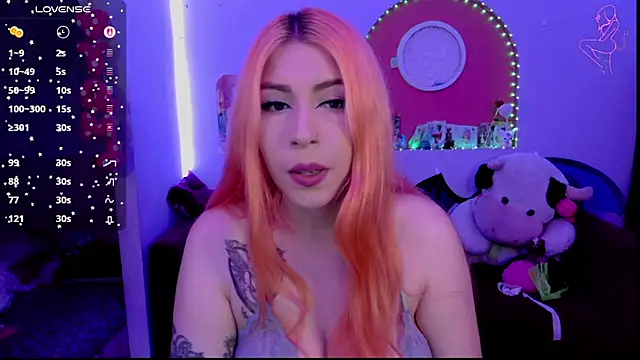 ValentinaMiller  online show from November 19, 2025, 3:45 pm