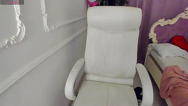 Snapshot of Lily_Marlin chatting on June 5, 2026, 2:40 am Lily Marlin online show from June 5, 2026, 2:40 am