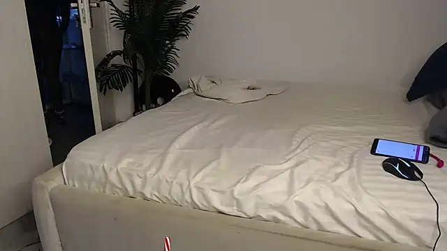 CurvyGlass online show from October 22, 2025, 2:34 am