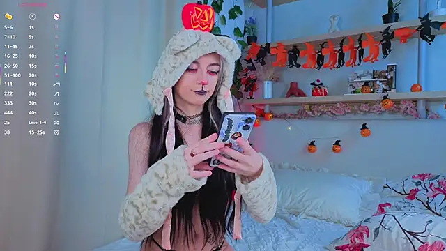 Snapshot of TristaRoht chatting on October 31, 2025, 3:02 pm TristaRoht online show from October 31, 2025, 3:02 pm